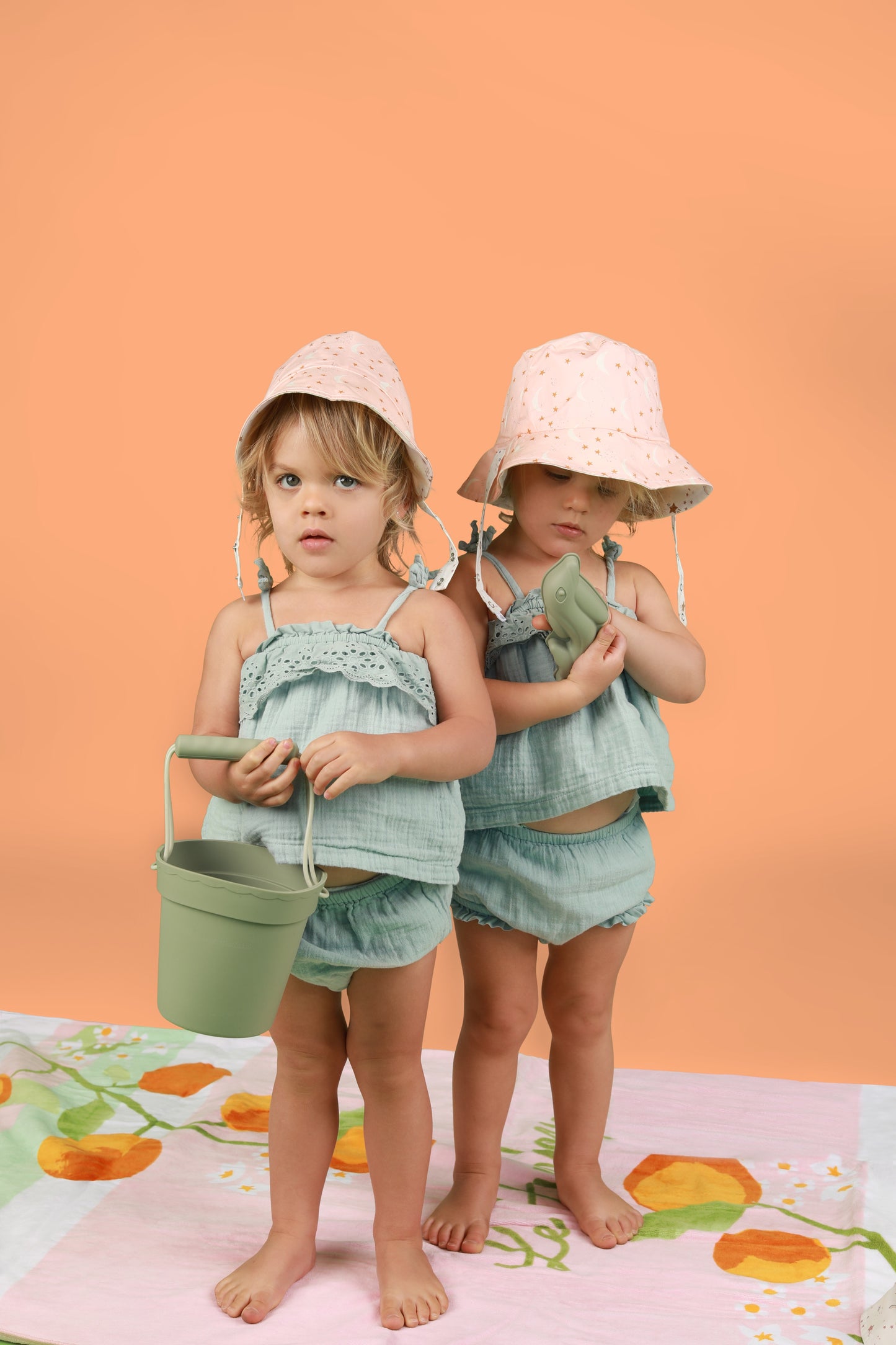 Rainbow Daydreams Bucket